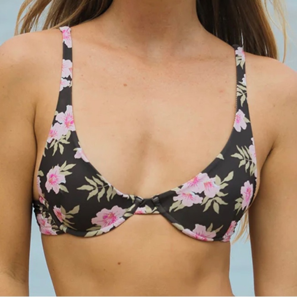 BNWT Acacia Geneva Top